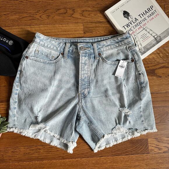 Old Navy Light Wash High Rise Curvy OG Straight Distressed Cutoff Shorts - Picture 1 of 6